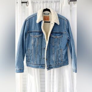 Levi’s Sherpa Lined Denim Trucker Jacket Size L Blue Sherpa Jean Jacket Classic